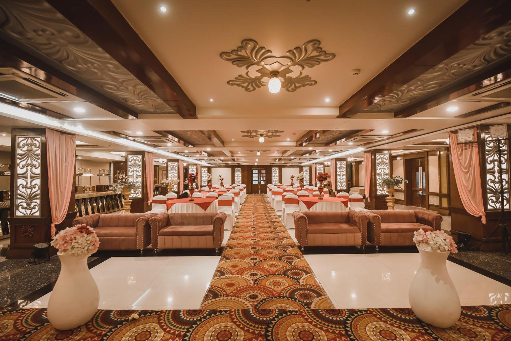 Konark Grand Hotel Mirzāpur Exterior foto